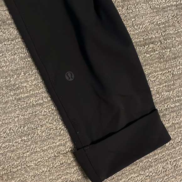 Lululemon ankle pant. Size 8. Black. Cuffed bottom - Picture 5 of 5